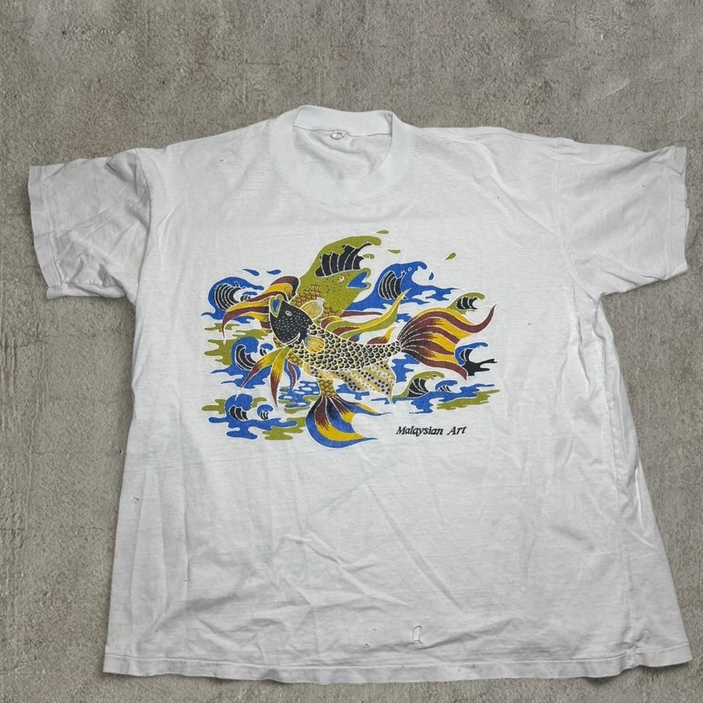 Vintage single stitch Malaysian Art Tee
Arm pit 22”
Shoulder down 26”